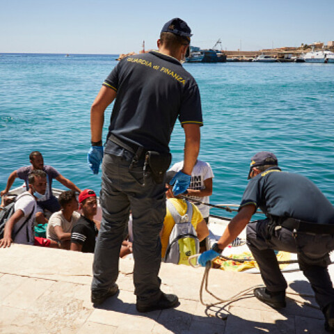 Τυνησία: Κορίτσι 3 ετών έφτασε ασυνόδευτο στην Ιταλία – Συνελήφθησαν οι γονείς στη χώρα τους