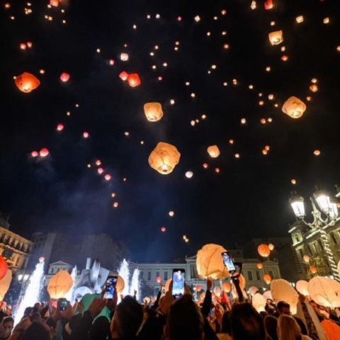 Δήμος Αθηναίων: 1.500 φαναράκια στον ουρανό της πρωτεύουσας στη Νύχτα των Ευχών