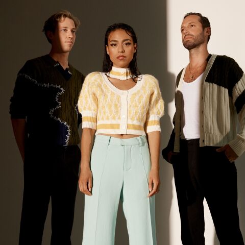 Telenova - Bones: Το τραγούδι της ημέρας, Πέμπτη 5 Οκτωβρίου 2023, από τον Athens Voice 102.5