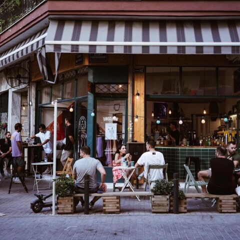 Άγιοι Δώδεκα Απόστολοι: Ρεπορτάζ στην πιο χιπ περιοχή της Θεσσαλονίκης