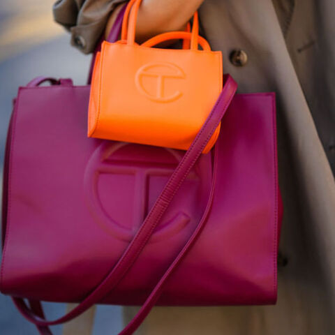 Telfar: Το brand εγκαινιάζει μια νέα στρατηγική στην τιμολόγηση των συλλογών του, βάζοντας τον αγοραστή στο παιχνίδι.