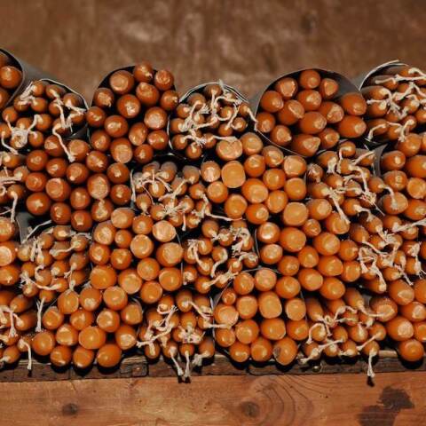 Kηροπλαστείο Αβράμης: Ένα εργαστήριο της Πάτρας φτιάχνει χειροποίητα κεριά από το 1898