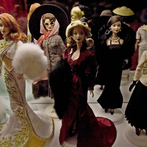Κούκλες και μόδα: Tα fashion dolls, οι Barbie, οι Bratz, τα Polly Pockets, οι σχεδιαστές που επηρεάστηκαν.