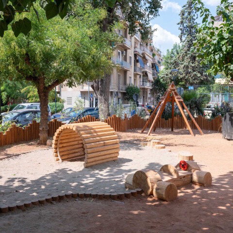 Η νέα, καταπράσινη παιδική χαρά στην Κυψέλη