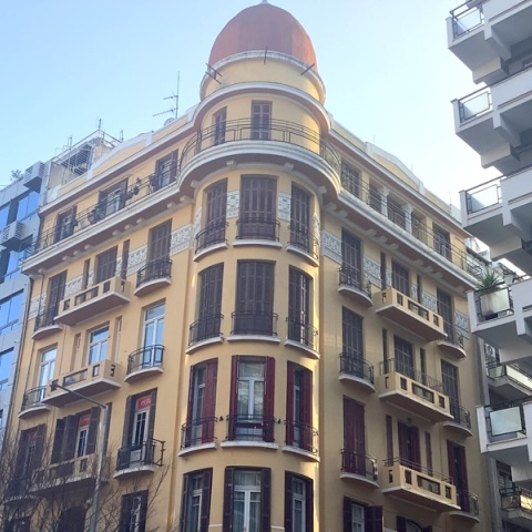 Η πολυκατοικία Γραμματικού