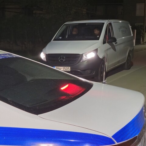 Λάρισα: Οπλοστάσιο είχε ο 60χρονος – Πυροβόλησε κατά αστυνομικού πριν αυτοκτονήσει