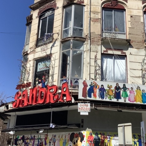 Μήπως το κτίριο στη γωνία Εγνατία με Δραγούμη 41 να ονομαστεί Sandra Tower;