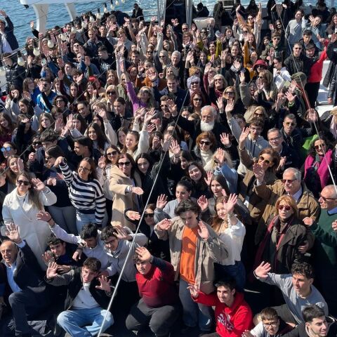 Στο καράβι για τη Χάλκη