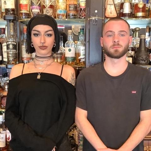 Καφωδείο Ελληνικό: Η Σουζάνα Σίμη και ο Κώστας Κόκκαλης