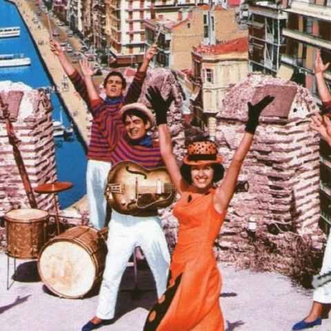 Κάτι να καίει, Finos Film