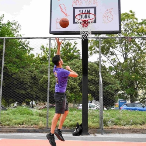 Ανακαινισμένο ανοιχτό γήπεδο στη Φράγκων