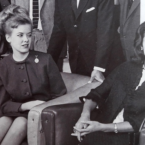 Η Μις Υφήλιος Κορίνα Τσοπέη και η Μις Αμερική Μπόμπι Τζόουνς στη ΔΕΘ του 1964