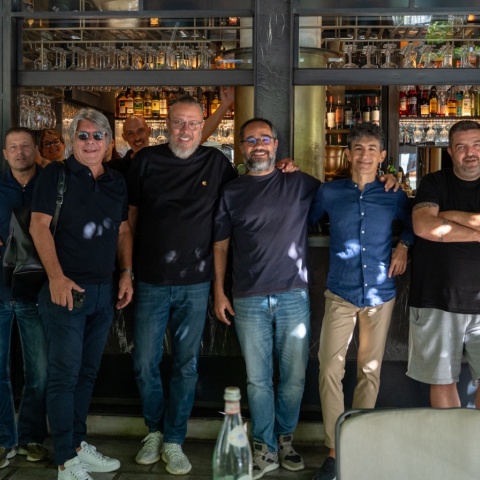 Η παρέα του Local