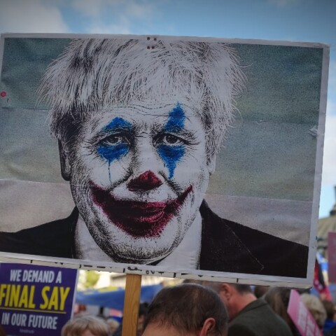 Πλακάτ κατά του Μπόρις Τζόνσον 