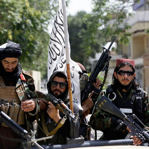 Αφγανιστάν: Οι Ταλιμπάν βρήκαν το αυτοκίνητο με το οποίο ο μουλάς Ομάρ είχε ξεφύγει από τους βομβαρδισμούς το 2001