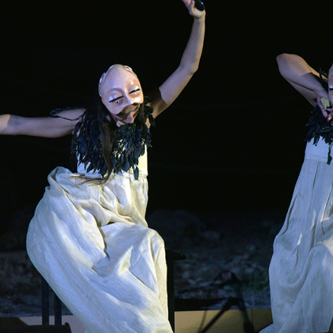 Στιγμιότυπο από την παράσταση Προμηθέας Δεσμώτης στο μικρό θέατρο της Αρχαίας Επιδαύρου