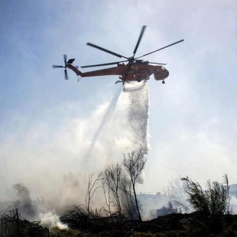Φωτιά τώρα στους Αγίους Θεοδώρους