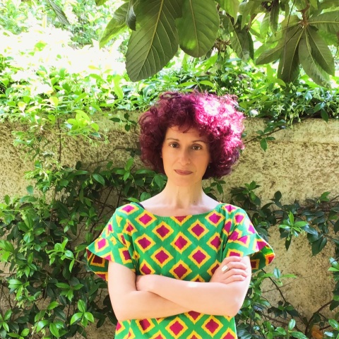 Συνέντευξη: Η συγγραφέας και μεταφράστρια Μαρία Φακίνου μιλάει για το νέο της βιβλίο «Κλίμακα Μπόγκαρτ»