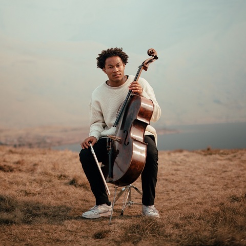  Συνέντευξη: Ο βραβευμένος βρετανός τσελίστας Sheku Kanneh – Mason μιλάει για το επερχόμενο άλμπουμ του «My Song»