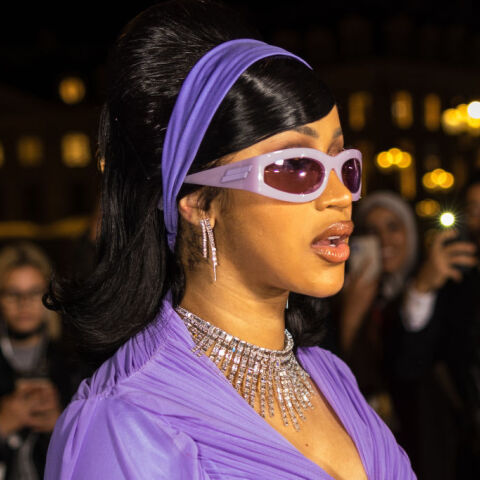 Cardi B χτύπησε φαν