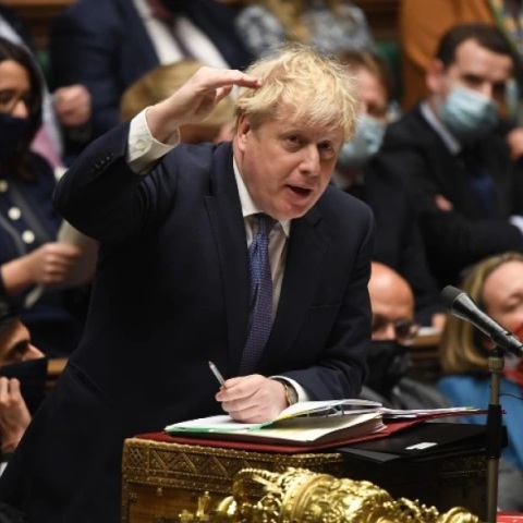 «Πυρά» των Εργατικών κατά του Τζόνσον για επαφές με πρώην πράκτορα της KGB