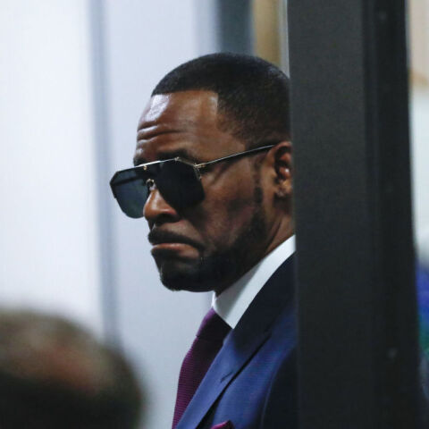 Ο 55χρονος κατάδικος R. Kelly αρραβωνιάστηκε μια 26χρονη και φερόμενο θύμα του. Ναι, όντως