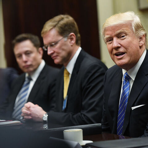 Μασκ: Καλεί τον Τραμπ να παραιτηθεί και να «πλεύσει στο ηλιοβασίλεμα»