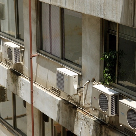 Πλαφόν στο κέρδος και πρόστιμα στο πρόγραμμα «Αλλάζω Συσκευή»