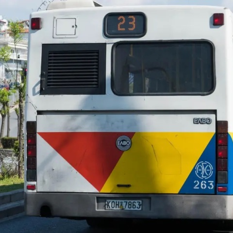 Θεσσαλονίκη: Σεξιστική επίθεση οδηγού του ΟΑΣΘ σε γυναίκα επιβάτη επειδή φορούσε… μπουστάκι!