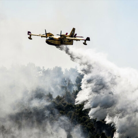 Δύο canadair έστειλε η Ελλάδα στη Γαλλία