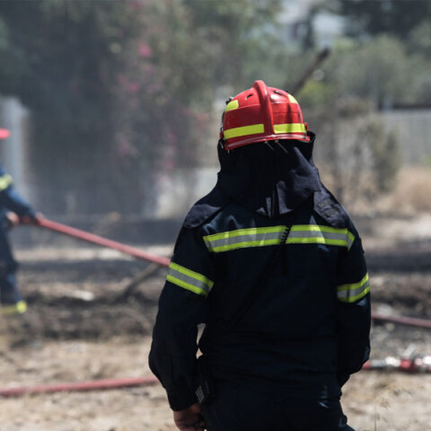 Απέτρεψαν τα χειρότερα στο Μαρκόπουλο οι πυροσβέστες που έθεσαν γρήγορα τη φωτιά υπό έλεγχο
