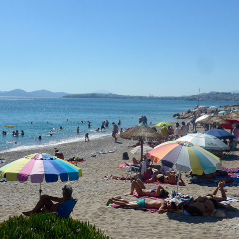 Παραλία γεμάτη κόσμο