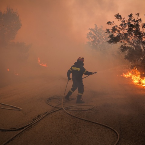 Πυρκαγιά στην Πεντέλη: Εκκενώνεται το νοσοκομείο Παίδων