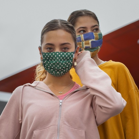 Κορωνοϊός: Ο ΠΟΥ ζητά μάσκες και εμβολιασμούς τώρα