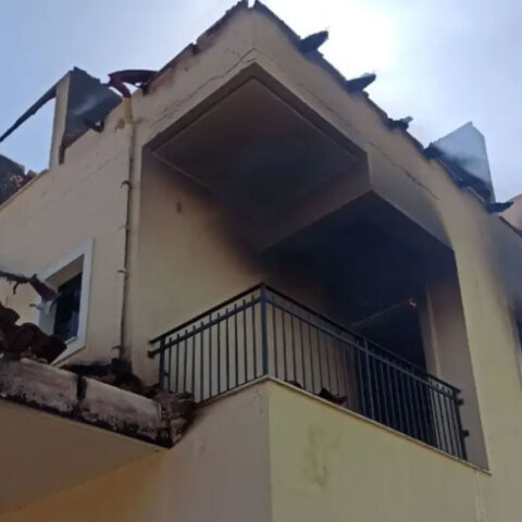 Το σπίτι της Ελένης Γερασιμίδου την Παλλήνη έχει υποστεί ζημιές από τη φωτιά