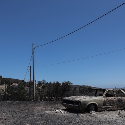  Η φωτιά στην Πεντέλη κατέστρεψε 100 στύλους και 5 υποσταθμούς