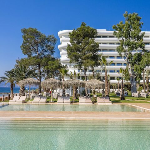 Isla Brown Corinthia