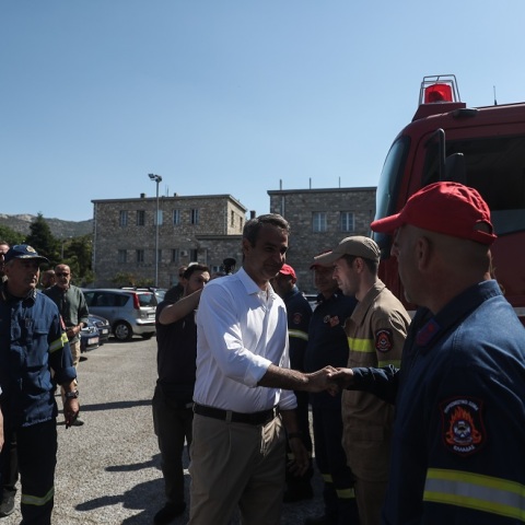 ΕΠΙΣΚΕΨΗ ΤΟΥ ΠΡΩΘΥΠΟΥΡΓΟΥ ΚΥΡ. ΜΗΤΣΟΤΑΚΗ ΣΤΙΣ ΠΥΡΟΠΛΗΚΤΕΣ ΠΕΡΙΟΧΕΣ ΤΗΣ ΠΕΝΤΕΛΗΣ 
