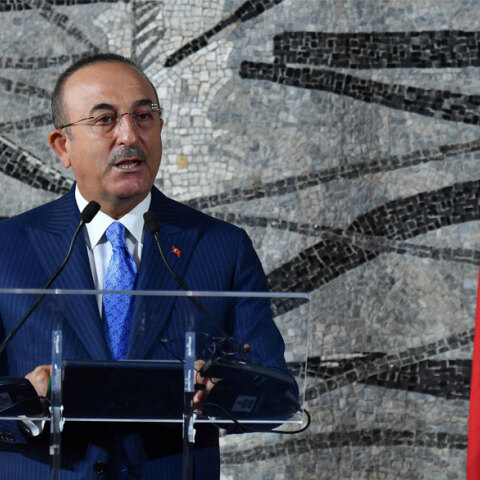 Ο Μεβλούτ Τσαβούσογλου δεν σταματά να αμφισβητεί την ελληνική κυριαρχία σε νησιά του Αιγαίου