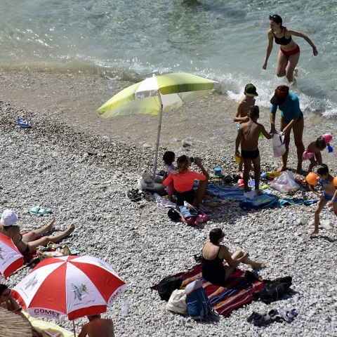 Καιρός: Ξεκινά ο καύσωνας - Υψηλές θερμοκρασίες την Παρασκευή