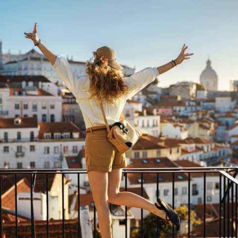 Bloomberg: Αμερικανοί εγκαταλείπουν μετακομίζουν μόνιμα σε Ευρώπη και Ελλάδα