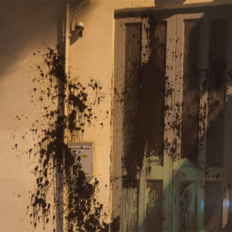 Επίθεση με μπογιές στο γραφείο του Διγαλάκη