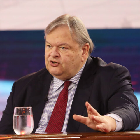 Ο Ευάγγελος Βενιζέλος γράφει για τα 48 χρόνια από την αποκατάσταση της Δημοκρατίας