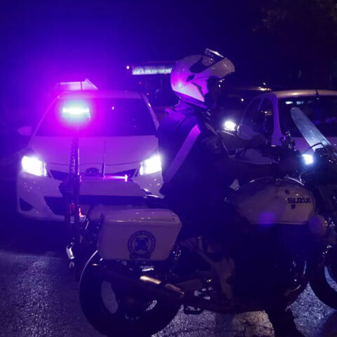 Αστυνομικοί εντόπισαν εκρηκτικό μηχανισμό έξω από τα Δικαστήρια Ευελπίδων