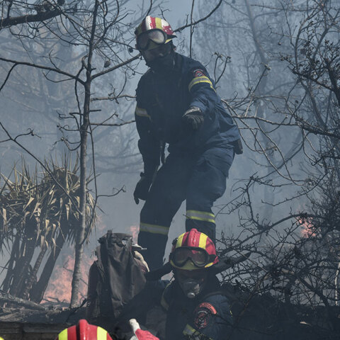 Αντιμέτωποι με δύο νέες πυρκαγιές οι πυροσβέστες στην Αττική