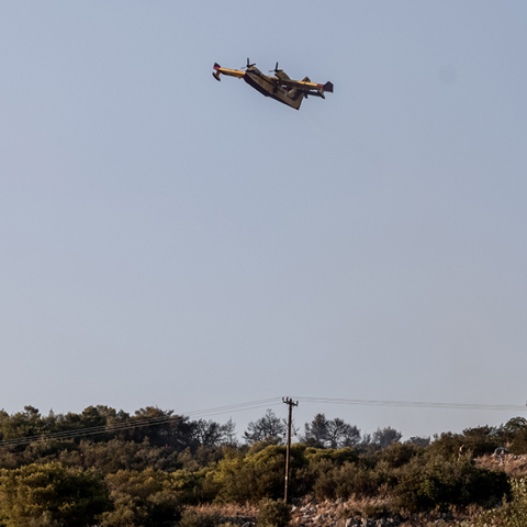 Υπό έλεγχο η φωτιά στη Μάνδρα