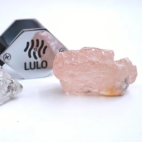 Σπάνιο ροζ διαμάντι βρέθηκε στην Ανγκόλα – Το μεγαλύτερο των τελευταίων 300 χρόνων