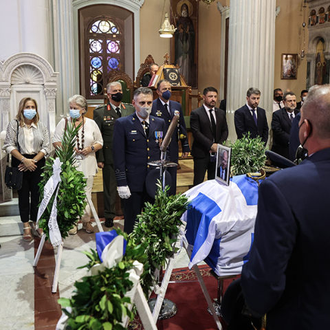 Το τελευταίο «αντίο» στον Δημήτρη Αποστολάκη