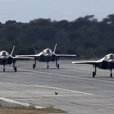 ΗΠΑ: Καθηλώνουν προσωρινά τον στόλο των F-35
