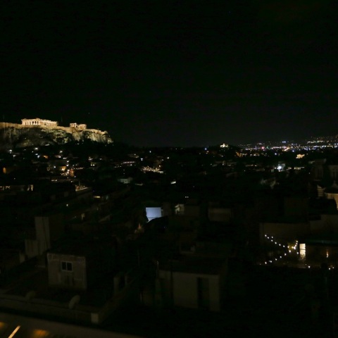 Το ελληνικό σχέδιο για την ενέργεια: Συσκότιση μνημείων και μείωση δημόσιου φωτισμού